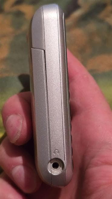 mini 2: Motorola Droid 2, Б/у, < 2 ГБ, цвет - Серебристый, 1 SIM — 3