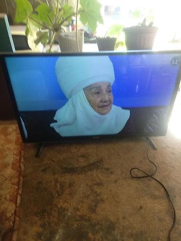 hisense 65: Телевизор Hisense, диагональ примерно 40–43 дюйма. Особенности: - — 2