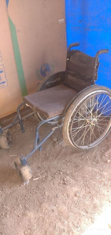 функциональная кровать для лежачих больных: Инвалидная коляска с прочной металлической рамой и большими колесами — 1