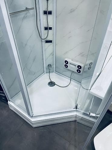 Душевая кабина Треугольная, Размер: 90 x 90 см, Высота поддона: 215 см,Покрытие: Прозрачный
