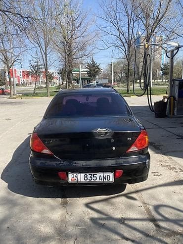 cl class: Седан компакт-класса, 4 двери, темно‑зеленый/черный цвет. Киргизские — 8