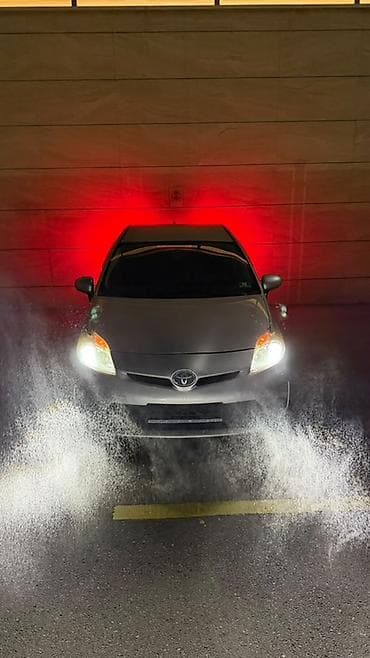 Toyota Prius: 2012 г., 1.8 л, Вариатор, Гибрид, Седан