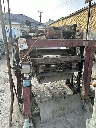 вибропрес: Пескоблок станок 
Поддон 200шт
Мешалка большая 
Тачка — 2