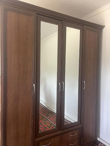Трёхсекционный шкаф для одежды с зеркалами - Материал: ЛДСП под at lalafo.kg Трёхсекционный шкаф для одежды с зеркалами - Материал: ЛДСП под