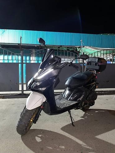 cvt: Скутер KINYE (модель с высоким ветровиком) - Кузов: черный с белым — 1