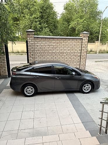 platz vitz: Toyota Prius: 2018 г., 1.8 л, Вариатор, Гибрид, Лифтбек — 1