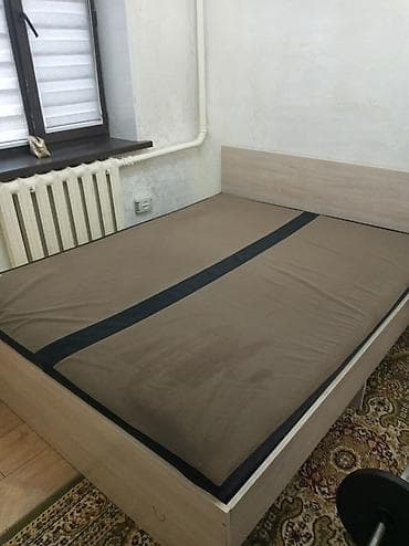 Мебель: Кровать двуспальная с прямой спинкой и матрасом - Размер спального — 1