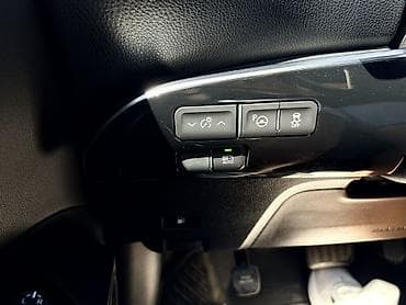byd e5: Toyota Prius: 2018 г., 1.8 л, Автомат, Гибрид, Лифтбек — 8