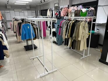 оборудование в бутик: Кронштейны Стеллажи Стойки Вешала Столы ресепшен Раскладочные — 10