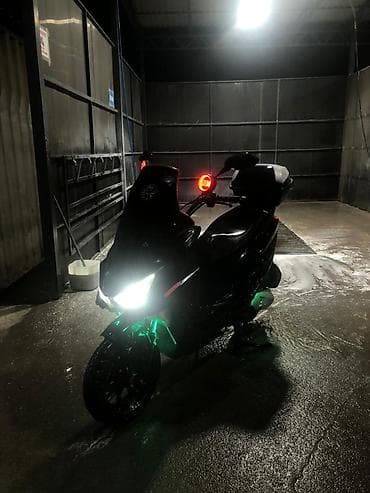 электроный мопед: Макси-скутер 150 куб. см, Бензин, Б/у — 10