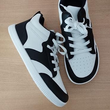 nike react: БОСОНОГАЯ ОБУВЬ 🔥🔥🔥🔥🔥🔥🔥🔥🔥🔥 АБСОЛЮТНО НОВАЯ🌟🌟🌟🌟🌟💫💫💫💫 бренд: Saguaro — 10