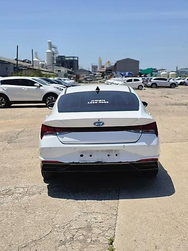 Hyundai Elantra: 2021 г., Гибрид, Седан — 5