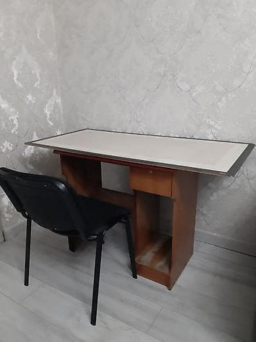 Раскройные столы: Компьютерный стол, С полками — 1