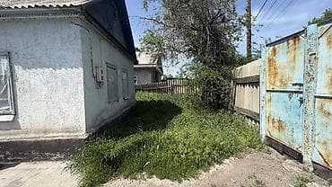 пл: Продаётся дом с участком на угловом участке. Забор из профлиста — 9