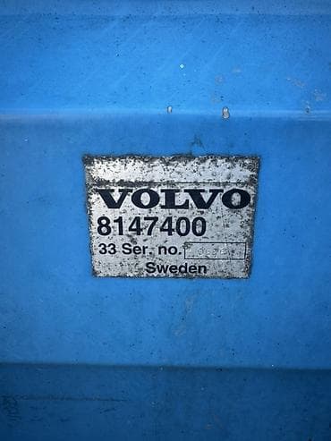 one x: Капот Volvo, Оригинал — 2