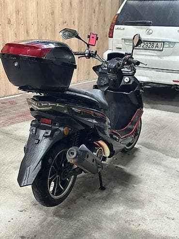 suzuki samurai: Скутер/макси-скутер черного цвета с красными вставками и литыми — 1