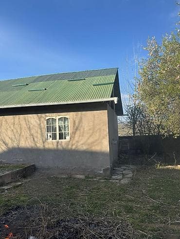 для одыха: Небольшой загородный домик с двускатной крышей из профнастила (зелёный — 1