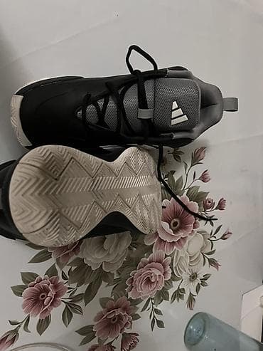 продаю брюки: Баскетбольные кроссовки adidas Ни разу не носил - Модель — 2