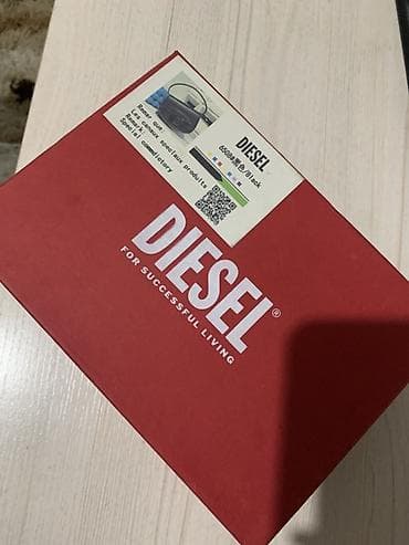 сумки женские из натуральной кожи: Сумка Diesel, модель 65084H, цвет Black. - Формат: компактная — 1