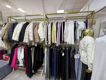 оборудование в бутик: Кронштейны Стеллажи Стойки Вешала Столы ресепшен Раскладочные — 6