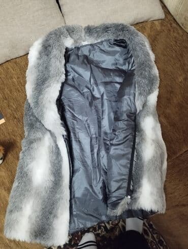 меха: Меховая жилетка, мех искусственный. на замке,с карманами. в хорошем — 4