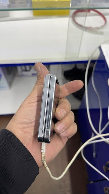 sony playstation 4 бишкек цена: Samsung Galaxy Z Flip 5, Колдонулган — 7