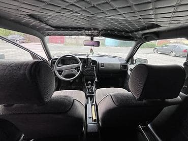 Volkswagen Passat: 1988 г., 1.8 л, Механика, Газ, Универсал — 10