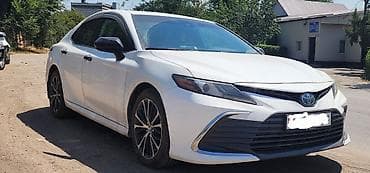 Toyota Camry: 2022 г., 2.5 л, Вариатор, Гибрид, Седан
