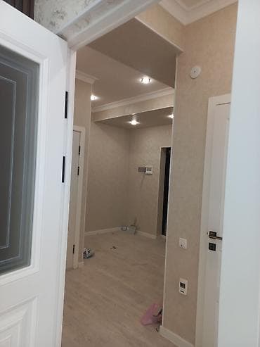 Квартира с современным ремонтом в светлых тонах. 8 - Кухня: линейный