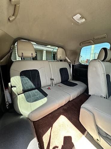 5 11: Toyota Land Cruiser 200, черный кузов, внедорожник 5‑дверный — 3