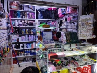 или меняю с доплатой мне: Продаю Бутик В торговом центре, 4 м², 1 этаж — 1