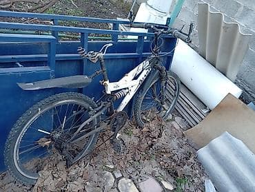 продаю велик: Велосипеды черный на ходу 4000с,белый 3000 требуется ремонтдетские — 6