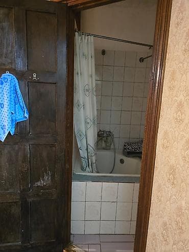гостинку: 2 комнаты, 30 м², Гостиничный тип, Юг-2 мкр Гостиничный тип, 1 этаж — 4