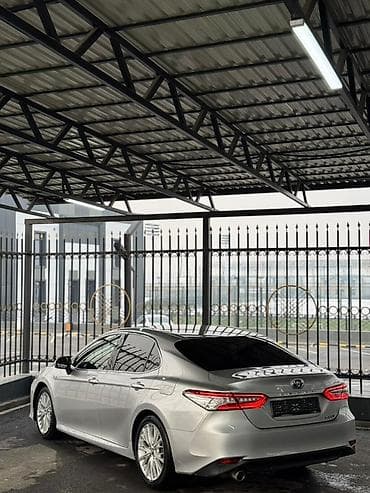 android bmw: Toyota Camry: 2018 г., Гибрид, Седан — 5