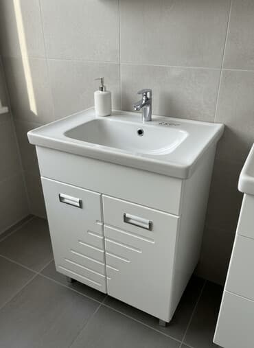 столешницы в ванную на заказ: Белая тумба-умывальник для ванной комнаты с прямоугольной раковиной — 1