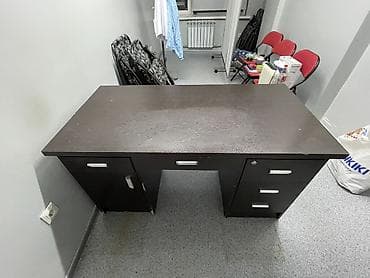 Офисные столы: Офисный стол, Б/у, Нерегулируемый, цвет - Коричневый, Прямоугольный, ЛДСП — 2