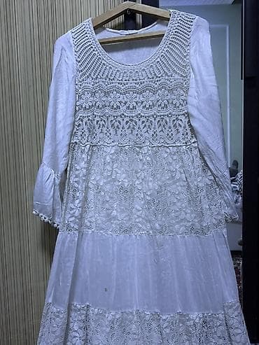 летние платье: Белое бохо-платье с кружевом - Свободный А-силуэт, многослойные — 2