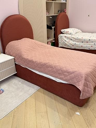 sofa bed: В наличии 2 кровати! Односпальная кровать с мягким изголовьем и — 1