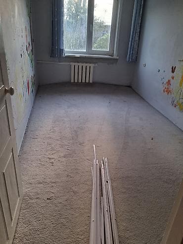 продаю бу ковер: Даром дается серый толстый б/у ковролин. Размер 2.5 × 5. Самовывоз — 1
