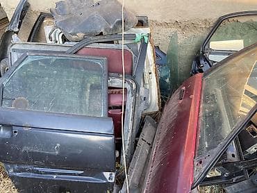 audi q3: Продаётся двери Пассат б3, левая задняя дверь Хонда СРВ -2, задняя — 4