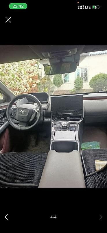 Toyota bZ4X: 2022 г., Электромобиль, Кроссовер — 3