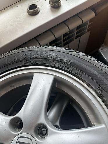 зимний балон фит: Комплект колес Honda на литых дисках с зимними шинами Yokohama — 3