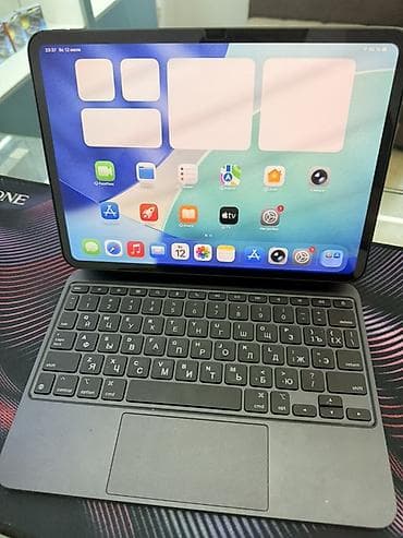 IPad Pro 11" (M4), 256 ГБ + клавиатура с трекпадом - Модель: iPad Pro