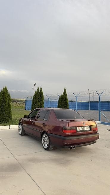 Volkswagen Vento: 1994 г., Седан — 3