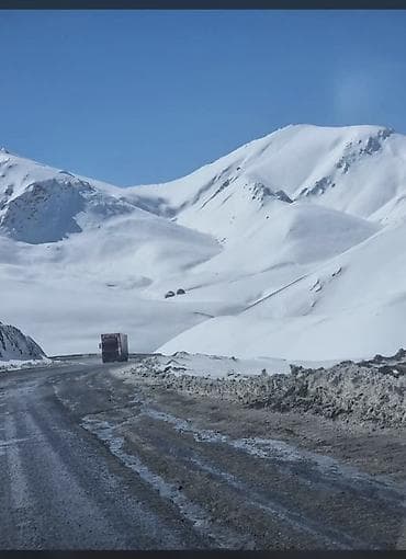 Сүрөттөр жана портреттер: Авторский фотопринт “Зимняя дорога в горах” - Оригинальная фотография — 1