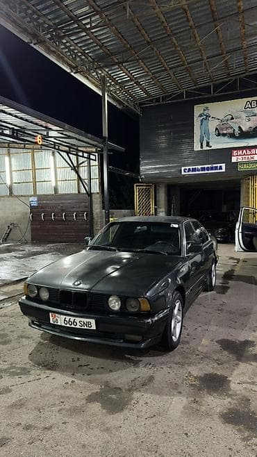 BMW 5 series: 1988 г., 2 л, Механика, Бензин, Седан