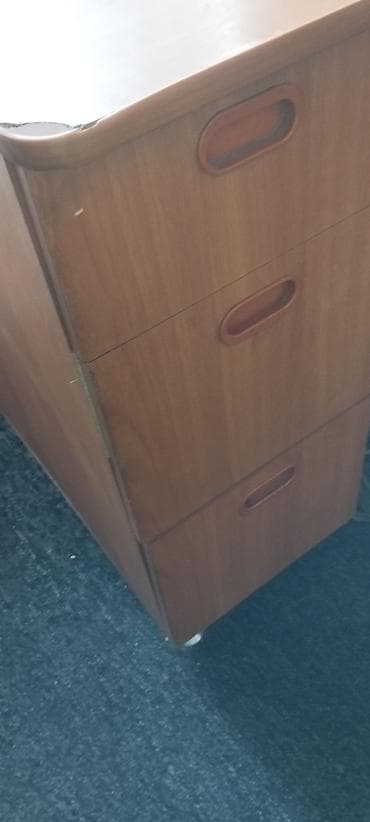 колокольчик для школы: Продаю стол-школьный. очень удобный. торг уместен — 5