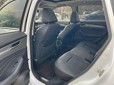 панел жигули: Haval F7, белый кроссовер Основные характеристики: - Кузов: 5‑дверный — 10