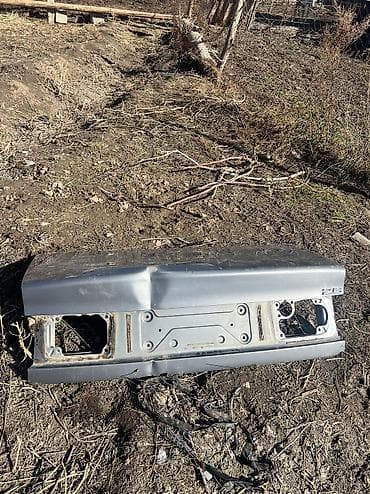 Кузовные детали: Крышка багажника Audi, 1993 г., Б/у, Оригинал — 1