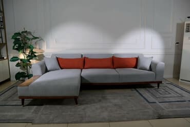 диван продается: Угловой диван Флоренция с обивкой из мягкой ткани. Оснащен ножками и — 1